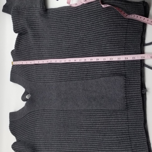 Lovemarks gray chunky v-backline sweater size large with criss cross tie in back - Picture 6 of 9